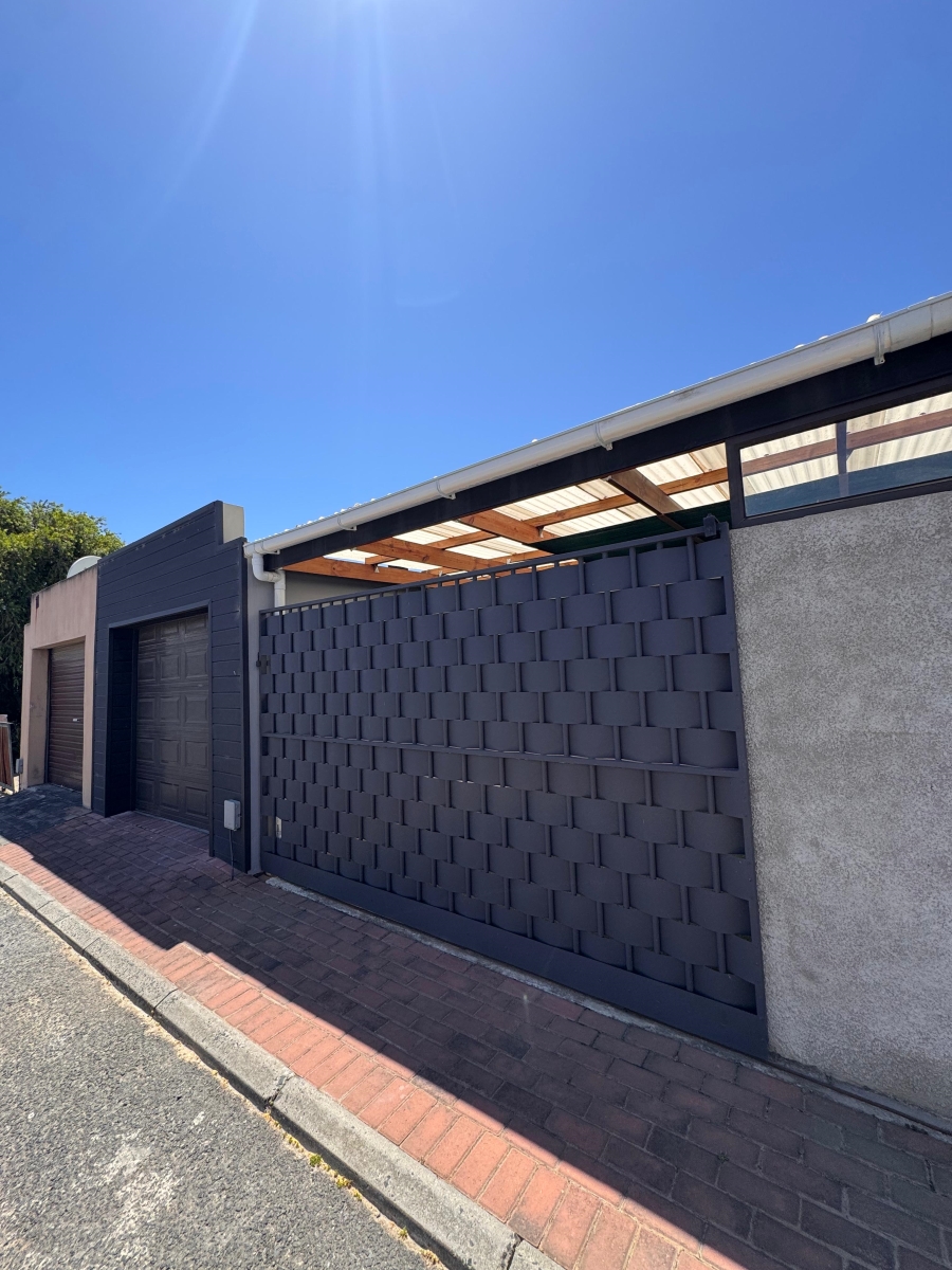 To Let 2 Bedroom Property for Rent in Strand South Western Cape